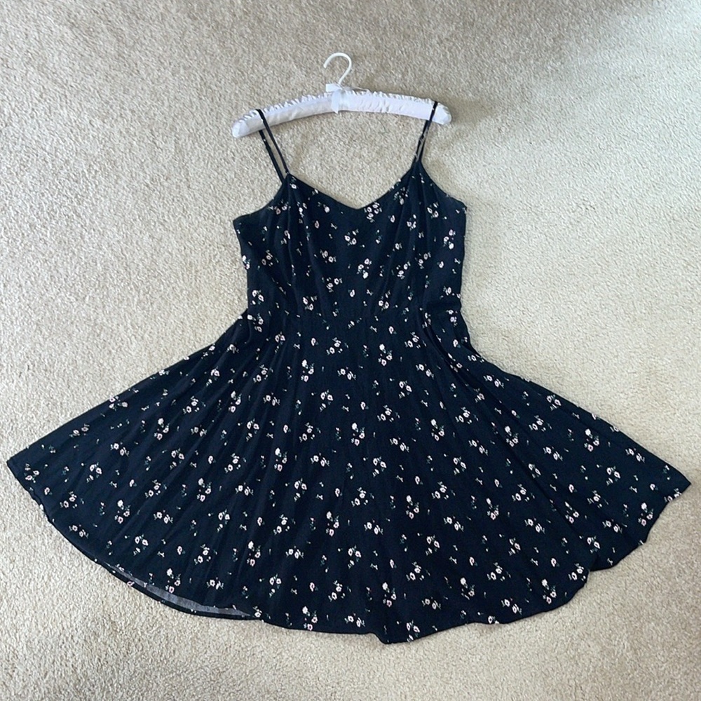 Old Navy Black Floral Spaghetti Strap Flowy Dress - Picture 5 of 9